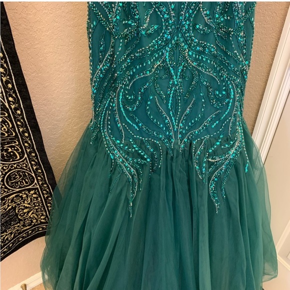 Gorgeous Emerald Green Dress 6/8 - Picture 11 of 13